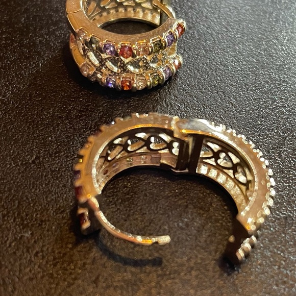 Gorgeous 18K Gold Plated Earrings - Picture 5 of 6